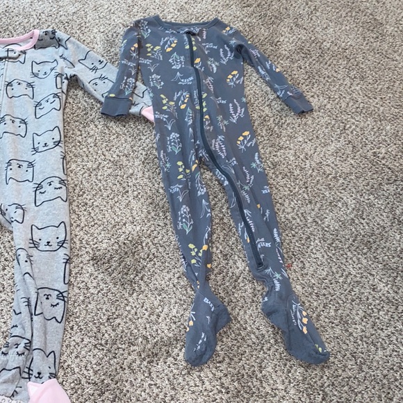 2 pair 3t pajamas - Picture 3 of 5